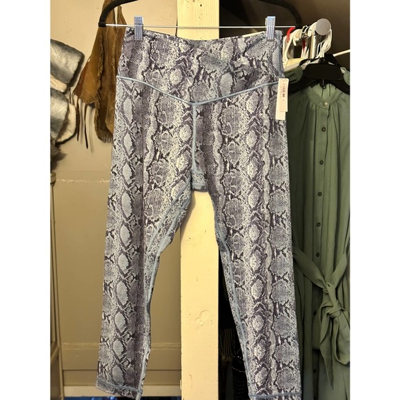 Victoria's Secret Pants - Victoria’s Secret crossover legging size 12